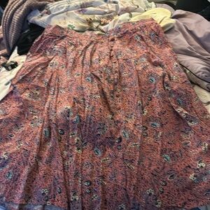 New Torrid size 4, pink with print skirt with pockets.